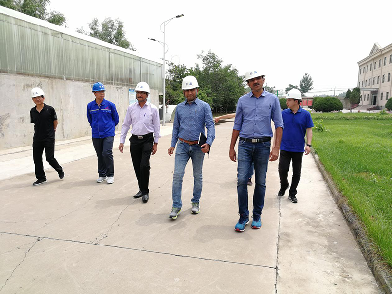 Foreign businessmen inspected the company's product - 1.2 pentanediol and signed cooperation intention