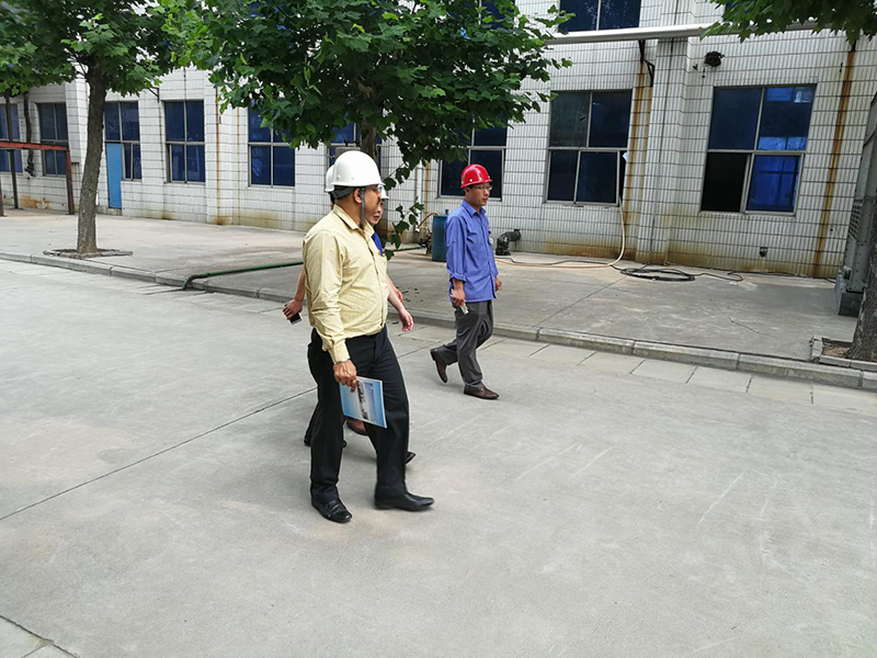 Foreign businessmen inspected the company's product phenoxyethanol and signed cooperation intentions